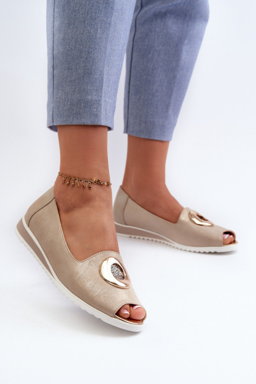 Women's pumps with eco leather ornament in gold Biolita