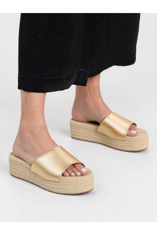 Slippers Estilo gold color