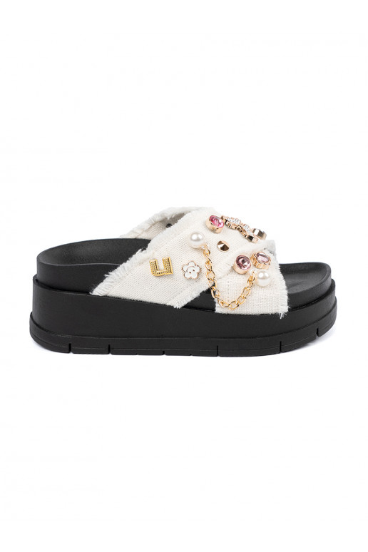 White color slippers  with black platform z przypinkami