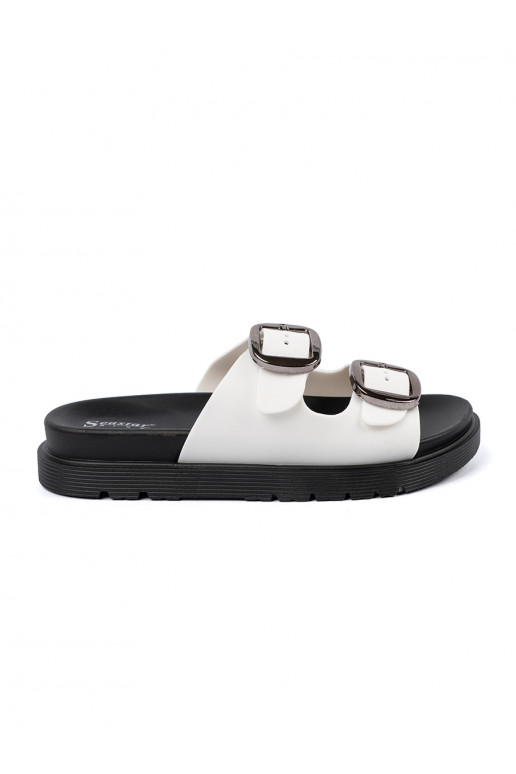 Slippers white color ze silvermi klamrami