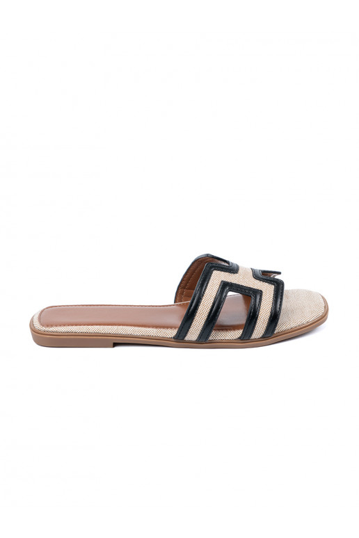 Slippers z ozdobnymi wycięciami