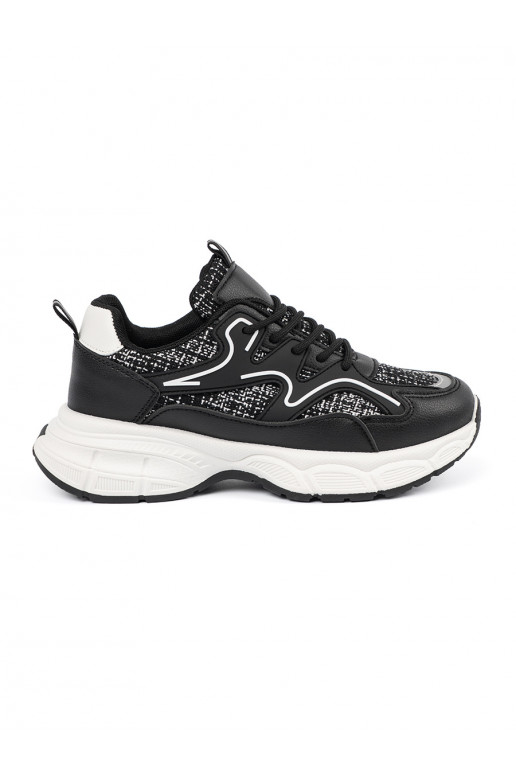 black Sneakers model shoes z ozdobnymi wstawkami