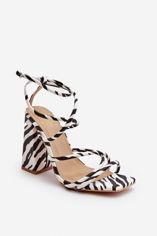 Trendy High-Heeled Sandals Black and White Josette