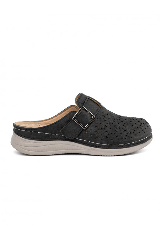 black slippers  z pełnym noskiem i klamrą
