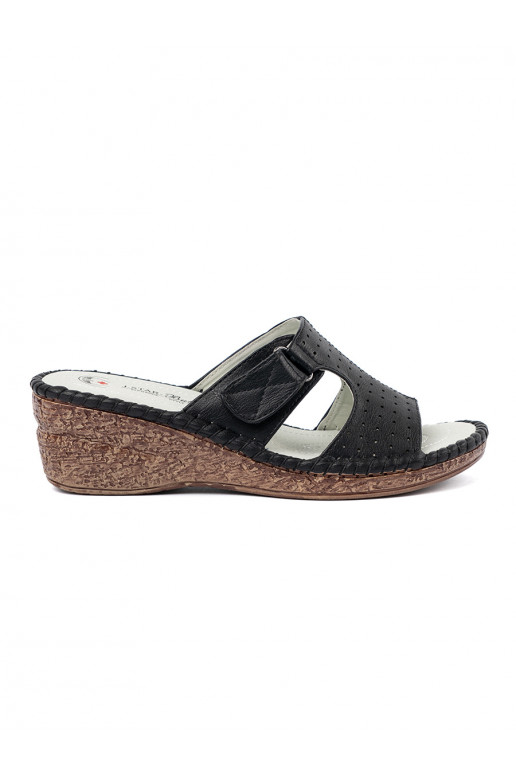 black slippers  on a wedge z wycięciami