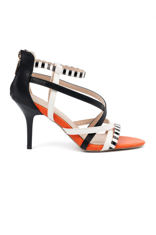 sandals on a high heel z white black colormi paseczkami