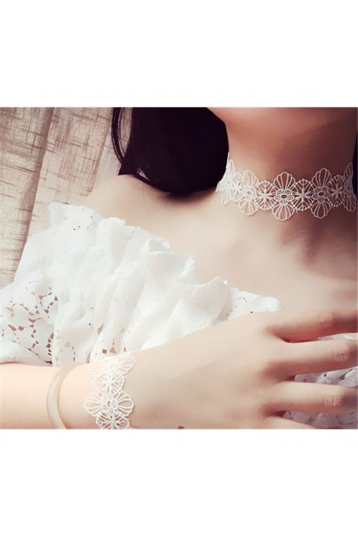 Necklace CHOKER KORONKA White color N302B