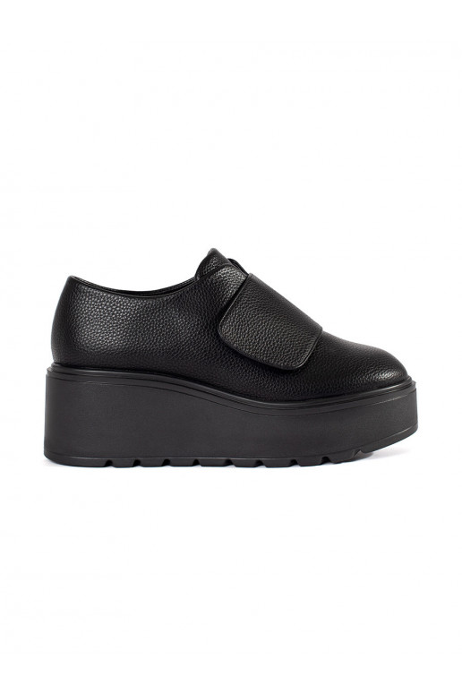 shoes on a wedge black
