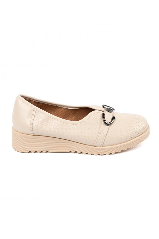 shoes on a wedge z ozdobną sprzączka