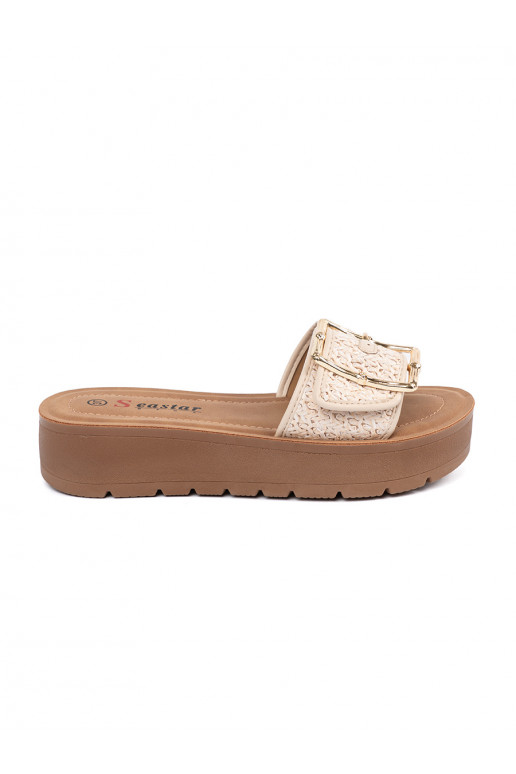 Slippers zdobione złotą klamrą