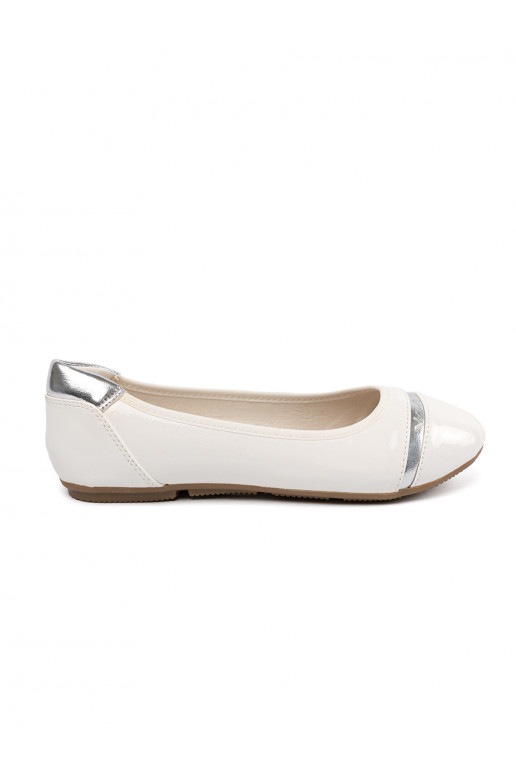 White color ballerinas ze silverm zdobieniem