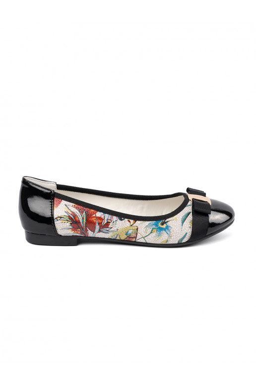 White black ballerinasInflowers