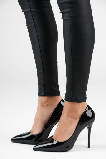 Juodos spalvos lakuoti...