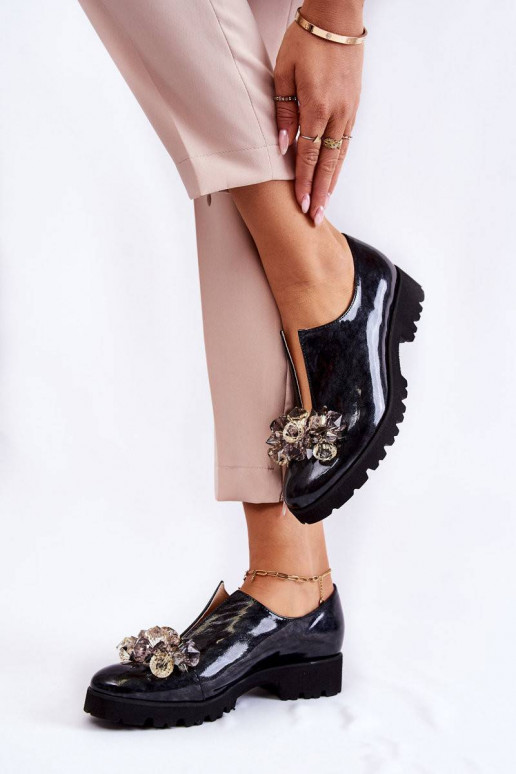 Elegant lacquered shoes with...