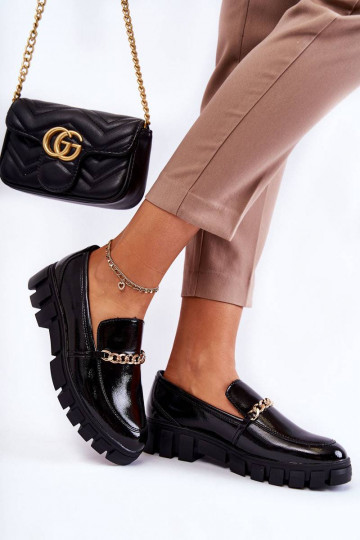 Lacquered shoes with a...