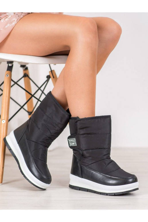 Black snow boots