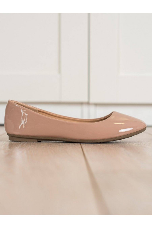 with lacquer effect ballerinas...