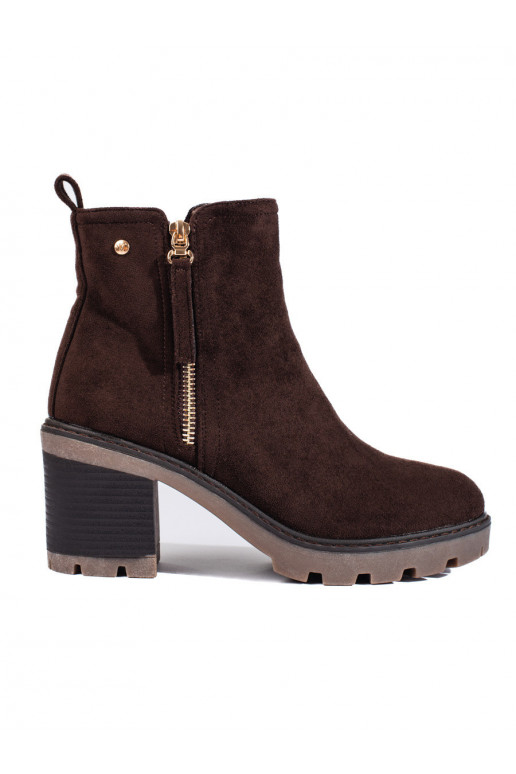 suede Brown color boots Vinceza