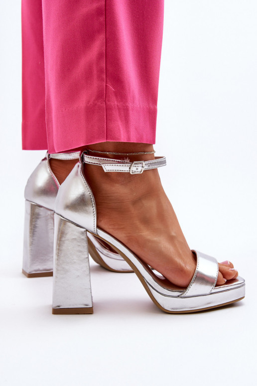 Fashionable Suede Sandals with Square...