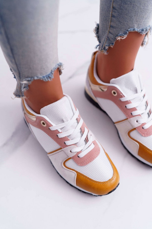 Casual shoes in various colors