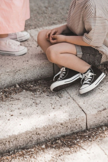 Children's shoes with black... 2