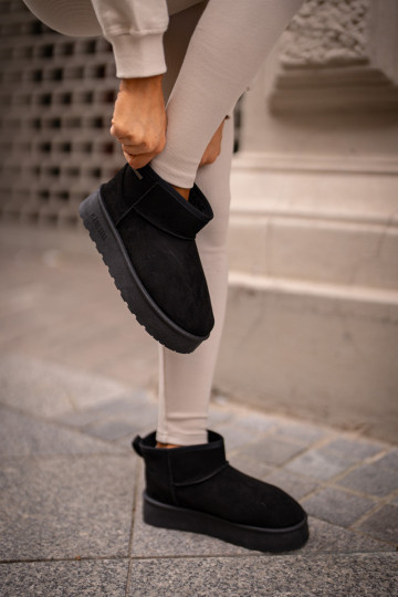 Low Snow Boots On Platform... 2