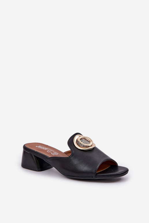 Elegant Women's Slippers On A Low...