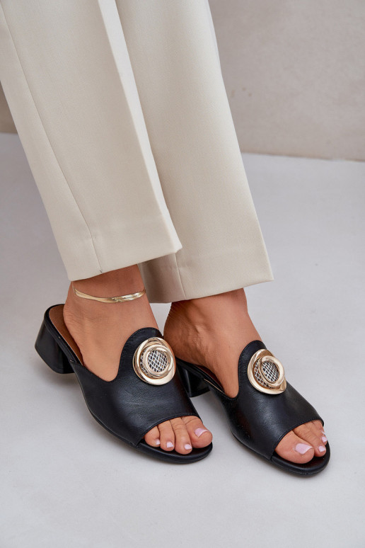 Elegant Women's Slippers On A Low...