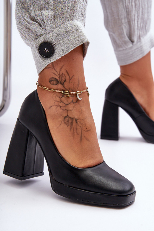 Shoes with a wide heel in black color...