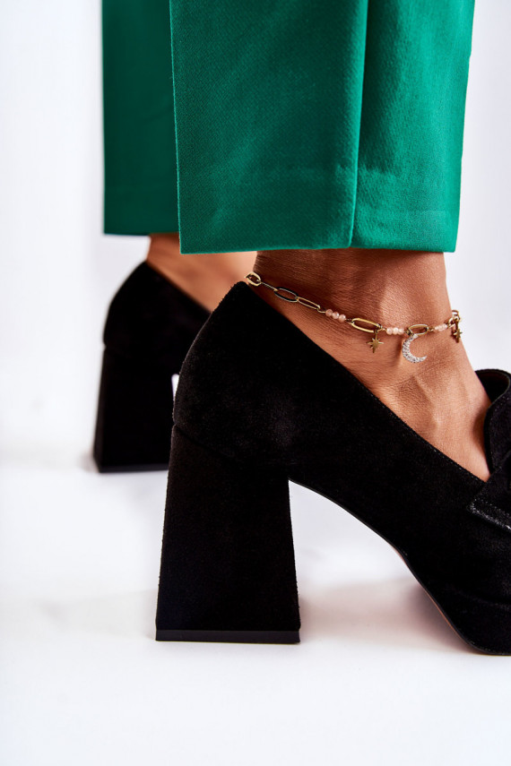 Suede Pumps With A Decorative Chain Laura Messi 2444 Black