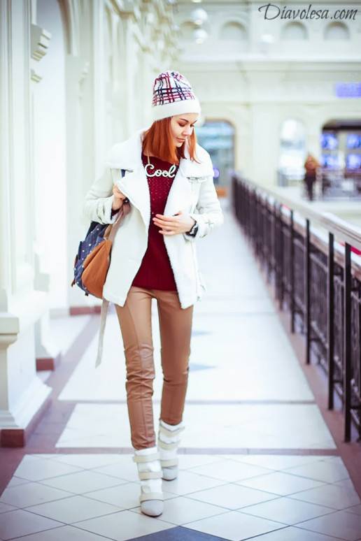 Kaklo papuošalas aukso spalvos