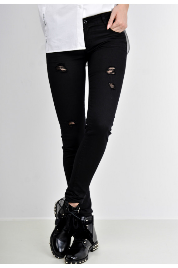 Black skinny pants with rips