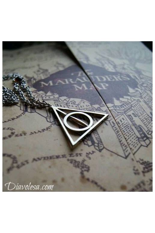 Deathly Hallows Necklace in Silver
