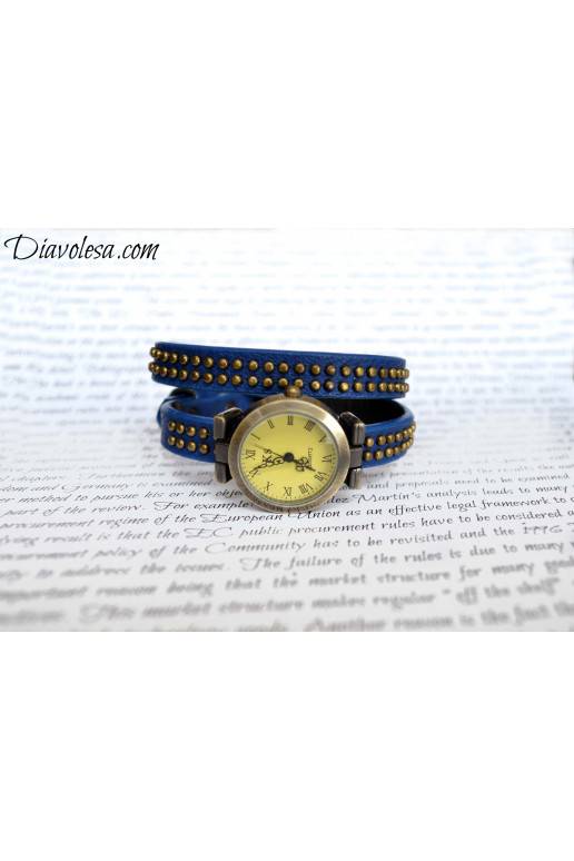 Laikrodis su odine rankena