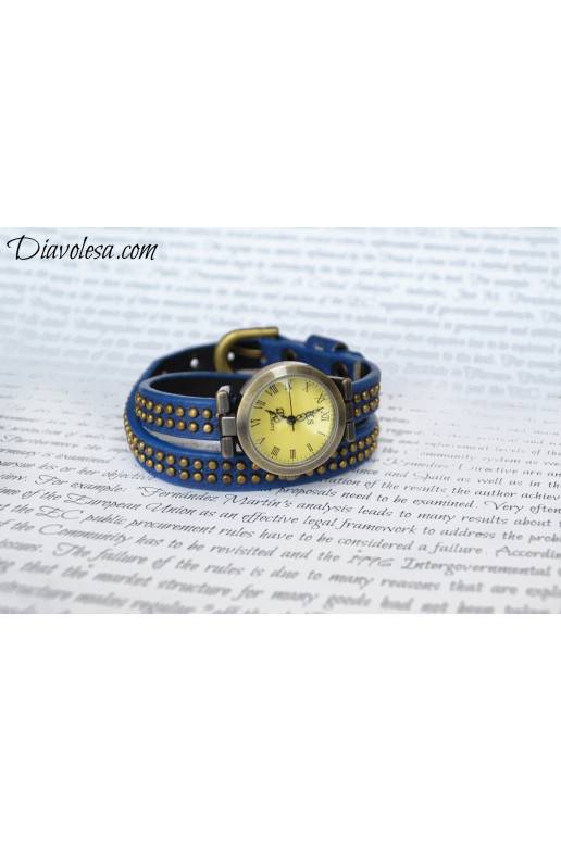 Laikrodis su odine rankena