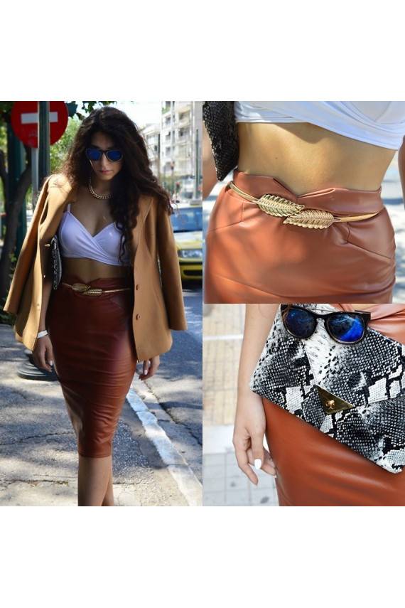 Slim resilient belt with detailed buckle in leaves shape.