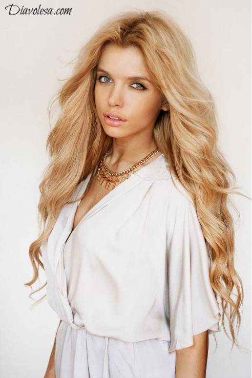 Kaklo papuošalas aukso spalvos Diavolesa - 3 Kaklo papuošalas aukso spalvos Diavolesa - 3