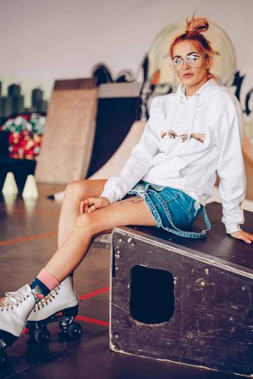 Michelangelo woman hands