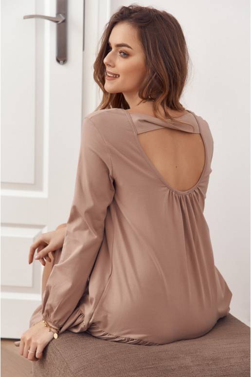 z dekoltem z tyłu i falbaną  FK558   z dekoltem z tyłu i falbaną  FK558