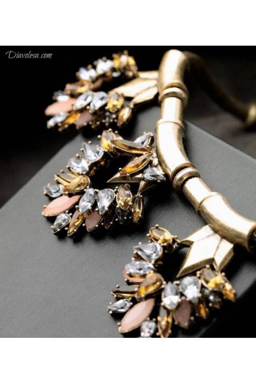 Kaklo papuošalas aukso spalvos