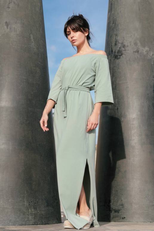 ilga-suknele-atvirais-peciais-is-be