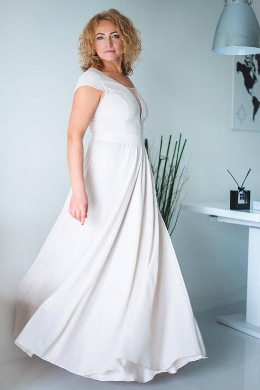 blizgi-ir-ilga-sventine-suknele-is-jersa