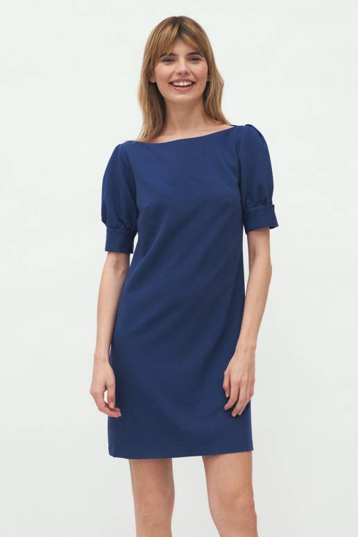 suknele-puosniomis-rankovemis-is-nife