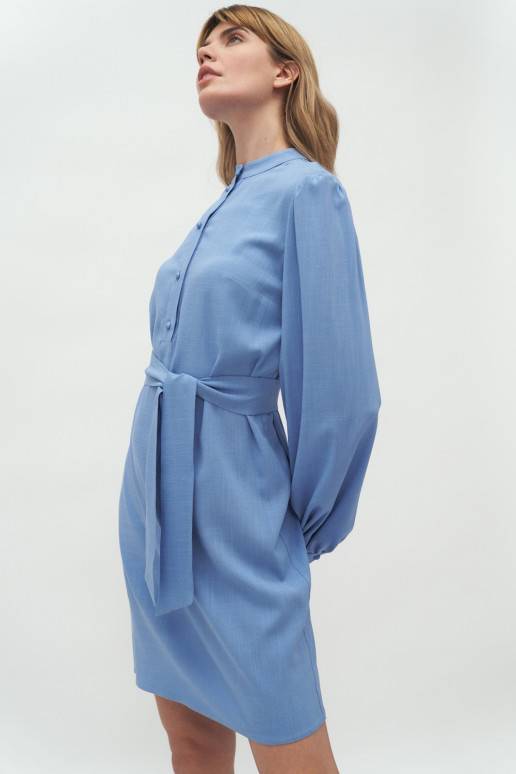 suknele-placiomis-rankovemis-is-nife