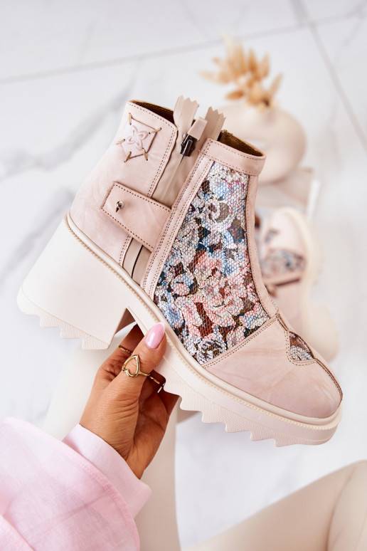 Leather boots on a massive post Maciejka Beige 05325-04 Leather boots on a massive post Maciejka Beige 05325-04