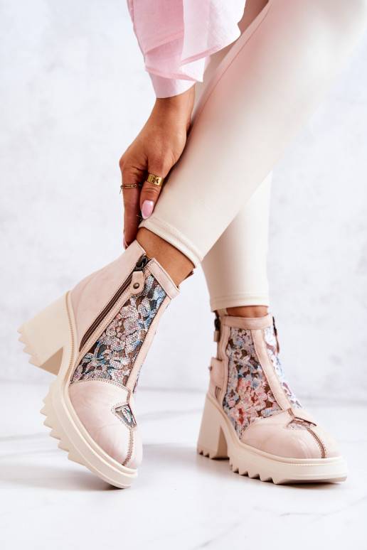 Leather boots on a massive post Maciejka Beige 05325-04 Leather boots on a massive post Maciejka Beige 05325-04