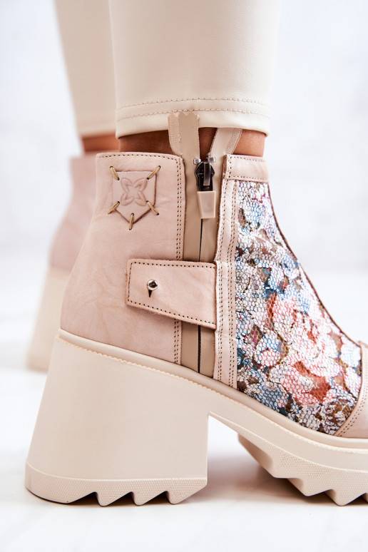 Leather boots on a massive post Maciejka Beige 05325-04 Leather boots on a massive post Maciejka Beige 05325-04