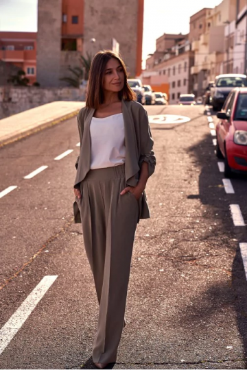 Chaki spalvos kelnės iš Style