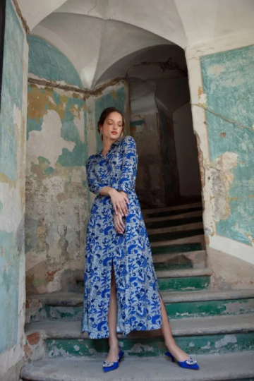 Marga ilga mėlynos spalvos...