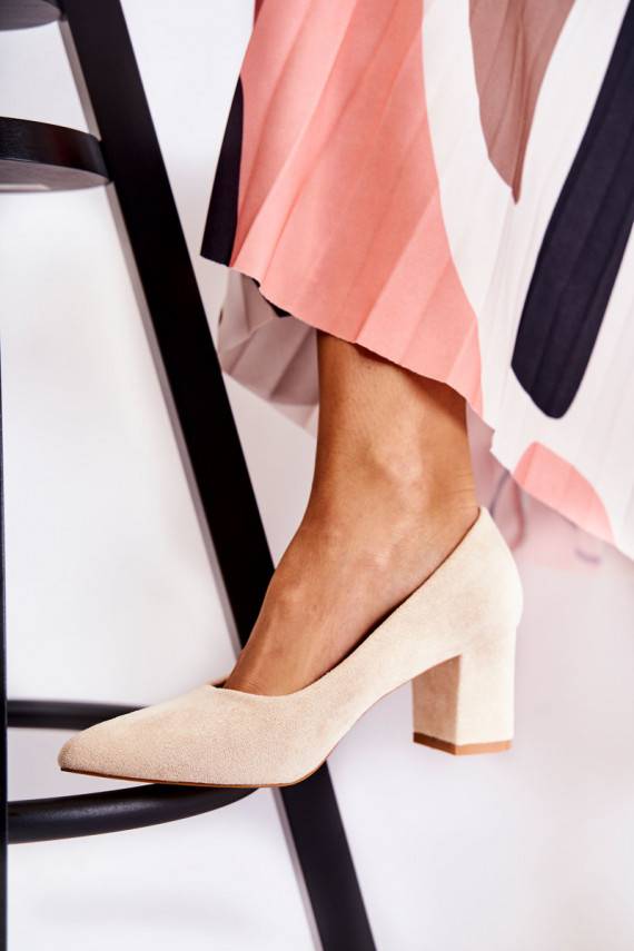 Classic Suede Pumps On A Heel Beige Lency 